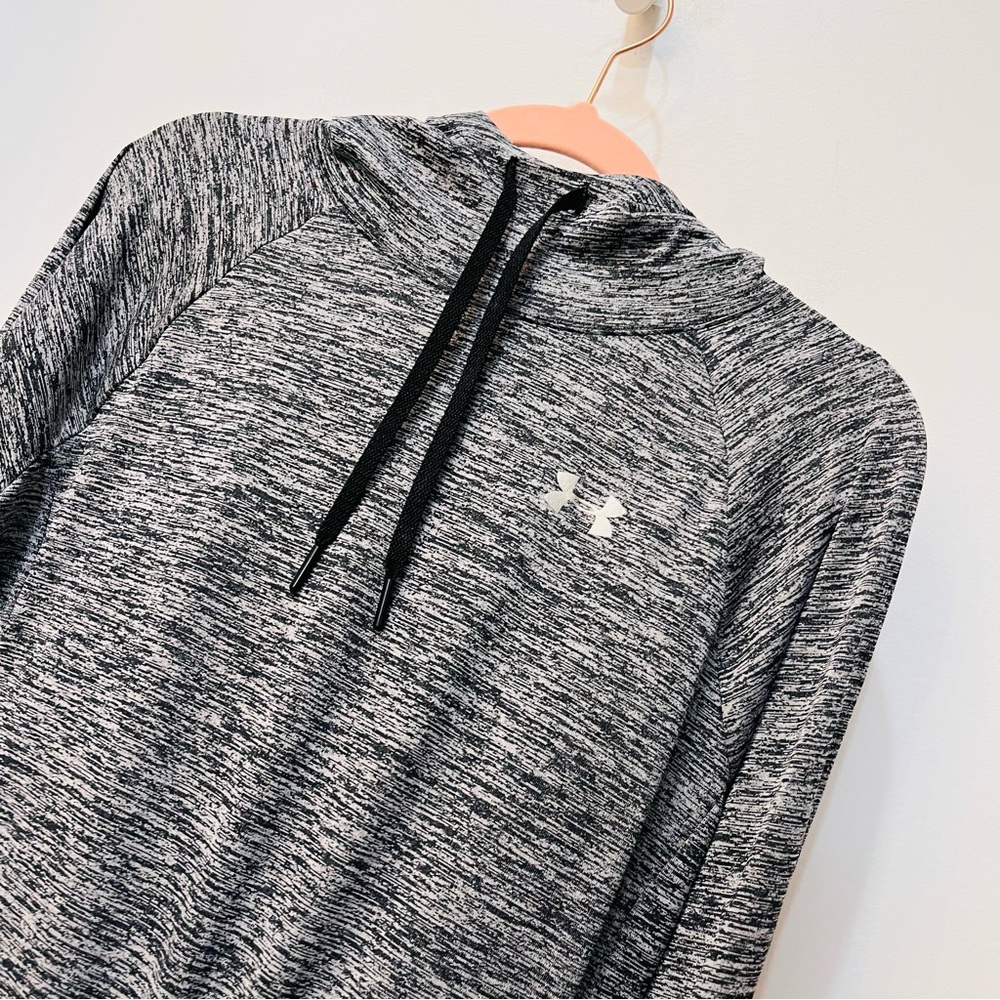 Woman’s Under Armour gray dry fit pull over Sz Medium - Picture 4 of 8